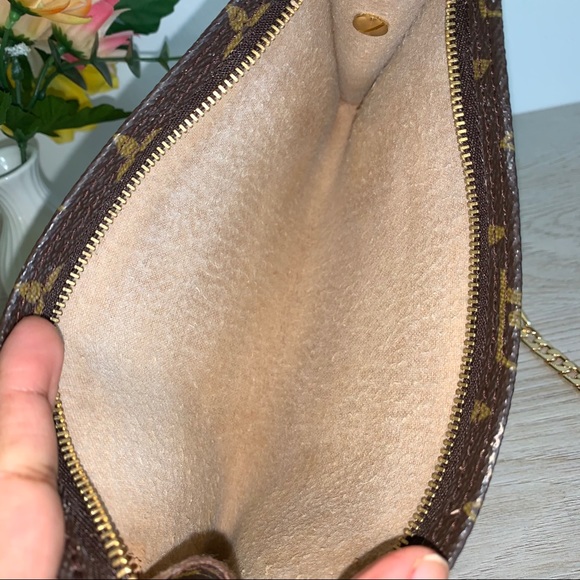 Auth Louis Vuitton cosmetic crossbody ❤️ - Picture 6 of 11